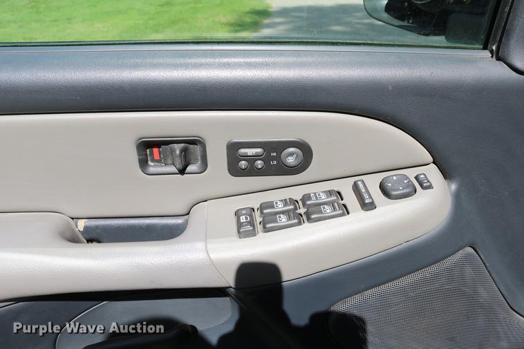 image for item DC7640 2002 Chevrolet Tahoe LT SUV