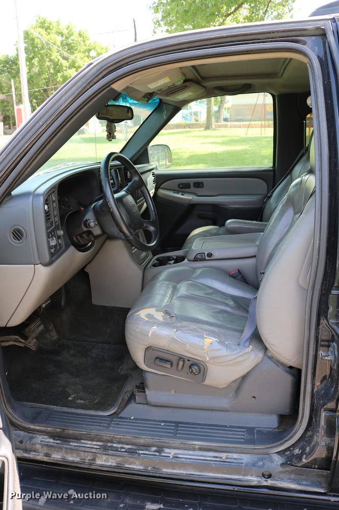 image for item DC7640 2002 Chevrolet Tahoe LT SUV