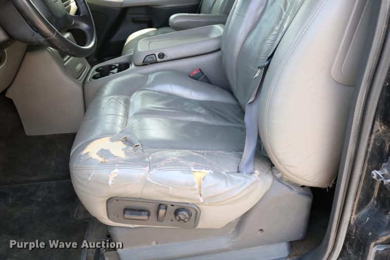 image for item DC7640 2002 Chevrolet Tahoe LT SUV