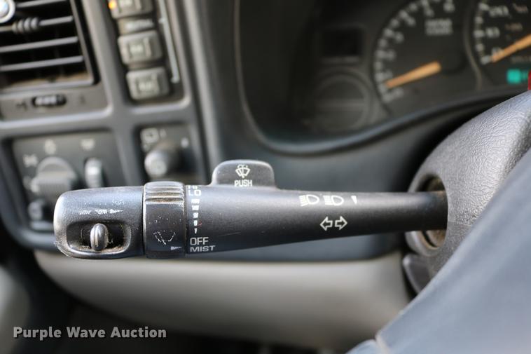 image for item DC7640 2002 Chevrolet Tahoe LT SUV