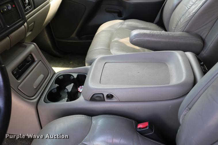 image for item DC7640 2002 Chevrolet Tahoe LT SUV