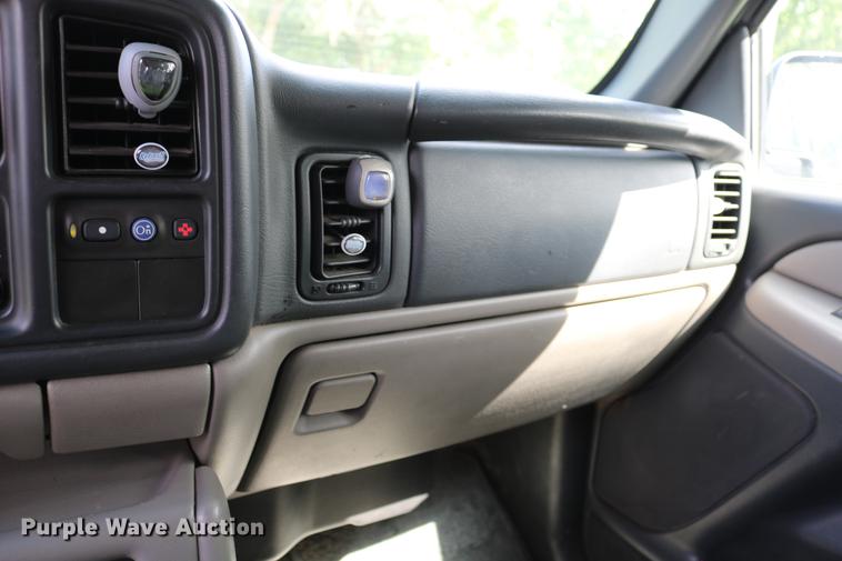 image for item DC7640 2002 Chevrolet Tahoe LT SUV