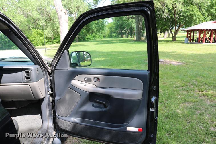 image for item DC7640 2002 Chevrolet Tahoe LT SUV