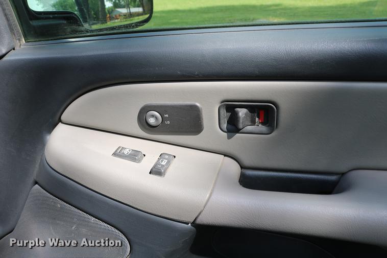 image for item DC7640 2002 Chevrolet Tahoe LT SUV