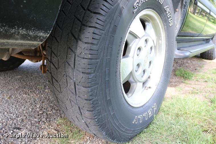 image for item DC7640 2002 Chevrolet Tahoe LT SUV