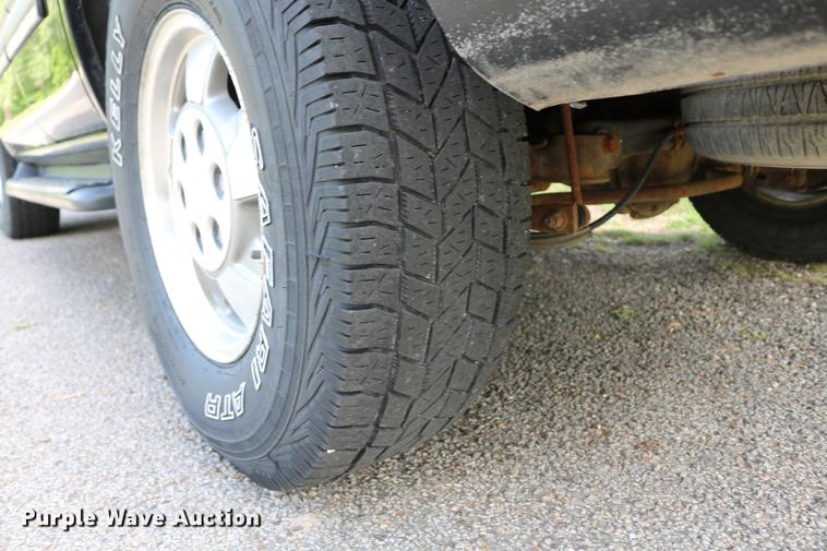 image for item DC7640 2002 Chevrolet Tahoe LT SUV