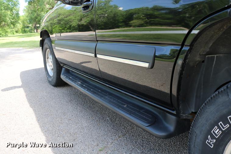 image for item DC7640 2002 Chevrolet Tahoe LT SUV