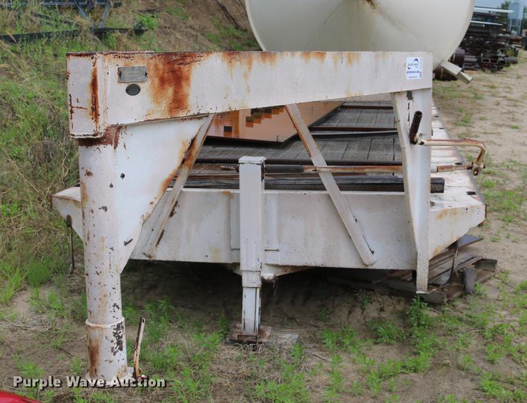 image for item DD4245 1973 Donahue F30 equipment trailer