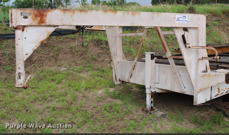 image for item DD4245 1973 Donahue F30 equipment trailer