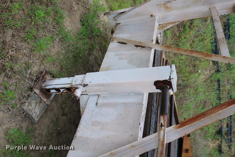 image for item DD4245 1973 Donahue F30 equipment trailer