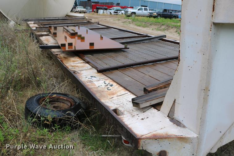 image for item DD4245 1973 Donahue F30 equipment trailer