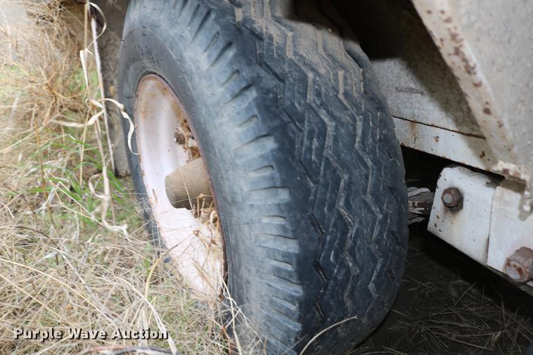 image for item DD4245 1973 Donahue F30 equipment trailer