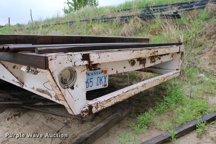 image for item DD4245 1973 Donahue F30 equipment trailer