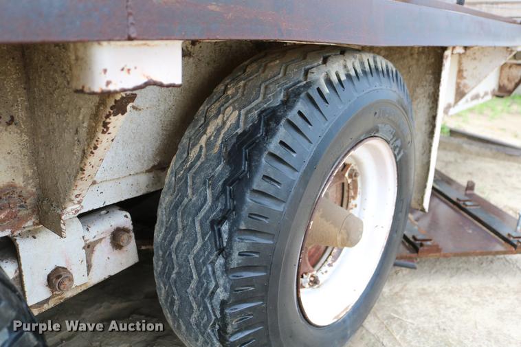 image for item DD4245 1973 Donahue F30 equipment trailer