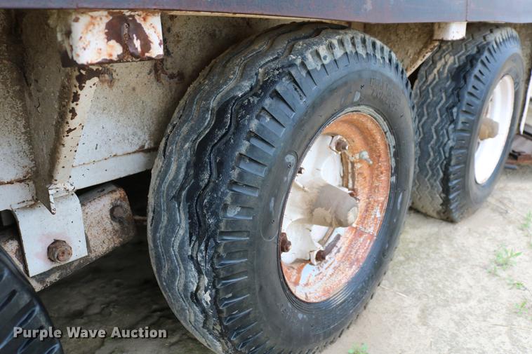 image for item DD4245 1973 Donahue F30 equipment trailer