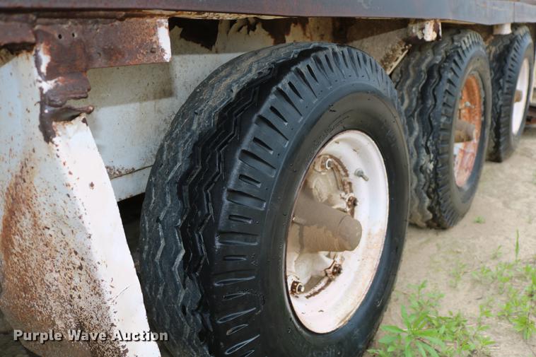 image for item DD4245 1973 Donahue F30 equipment trailer