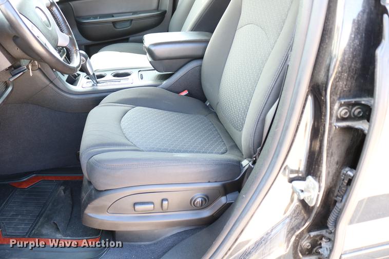 image for item DD4261 2011 Chevrolet Traverse LT SUV