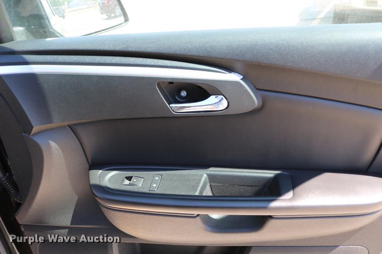 image for item DD4261 2011 Chevrolet Traverse LT SUV