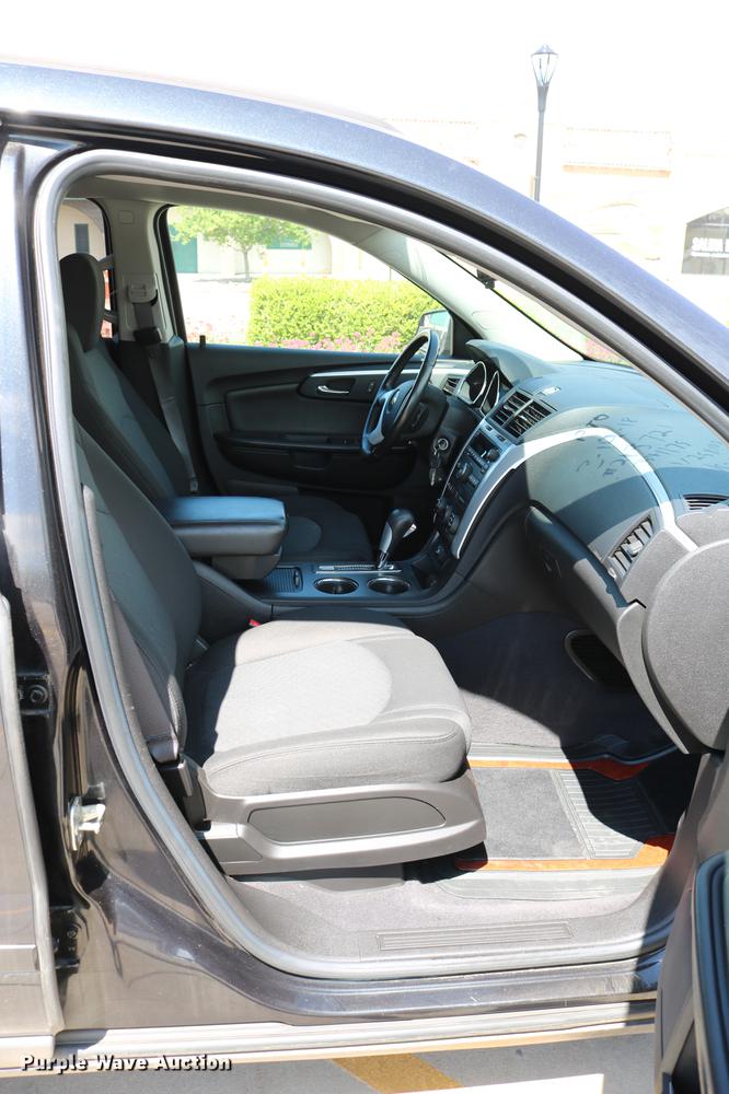 image for item DD4261 2011 Chevrolet Traverse LT SUV