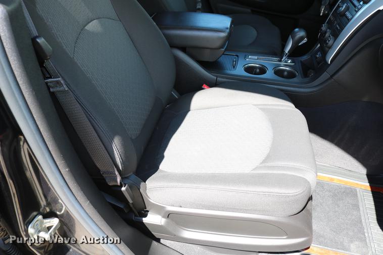 image for item DD4261 2011 Chevrolet Traverse LT SUV