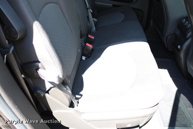 image for item DD4261 2011 Chevrolet Traverse LT SUV