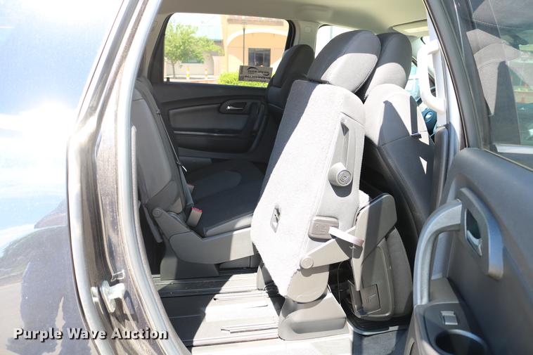 image for item DD4261 2011 Chevrolet Traverse LT SUV