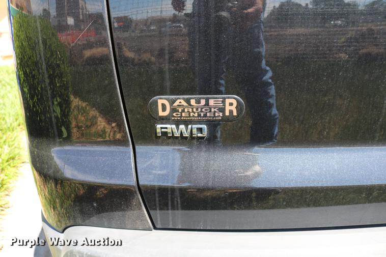 image for item DD4261 2011 Chevrolet Traverse LT SUV