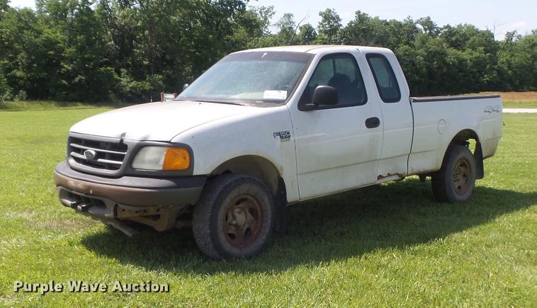 image for item DD7178 2004 Ford F150 XL SuperCab pickup truck