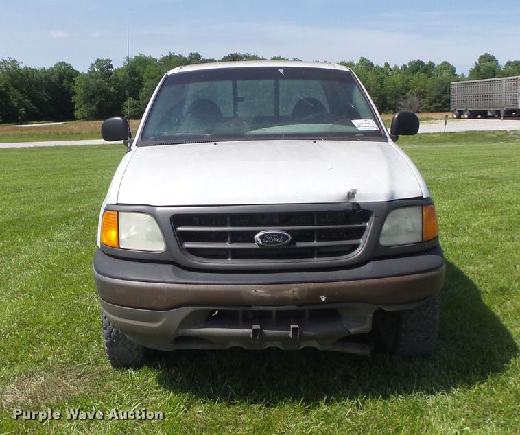 image for item DD7178 2004 Ford F150 XL SuperCab pickup truck