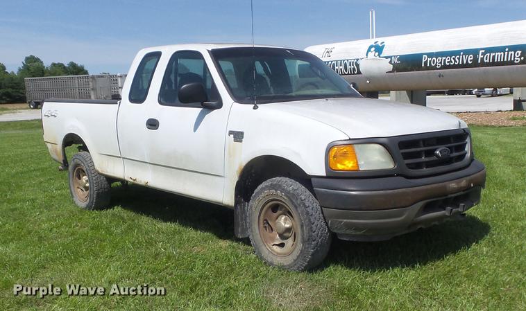 image for item DD7178 2004 Ford F150 XL SuperCab pickup truck