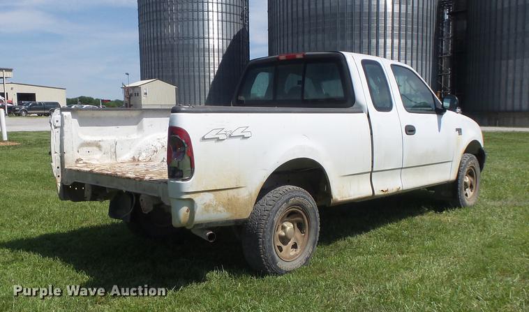 image for item DD7178 2004 Ford F150 XL SuperCab pickup truck
