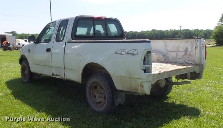 image for item DD7178 2004 Ford F150 XL SuperCab pickup truck