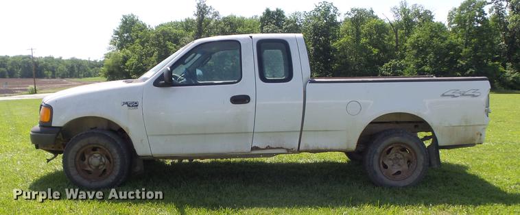 image for item DD7178 2004 Ford F150 XL SuperCab pickup truck