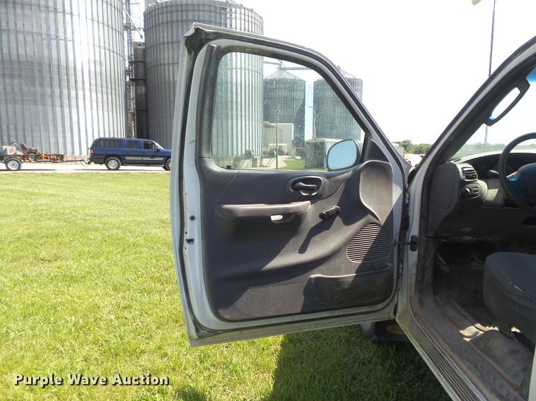 image for item DD7178 2004 Ford F150 XL SuperCab pickup truck