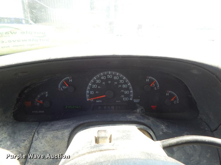 image for item DD7178 2004 Ford F150 XL SuperCab pickup truck