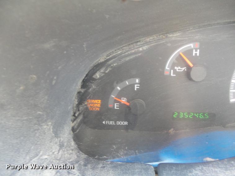 image for item DD7178 2004 Ford F150 XL SuperCab pickup truck