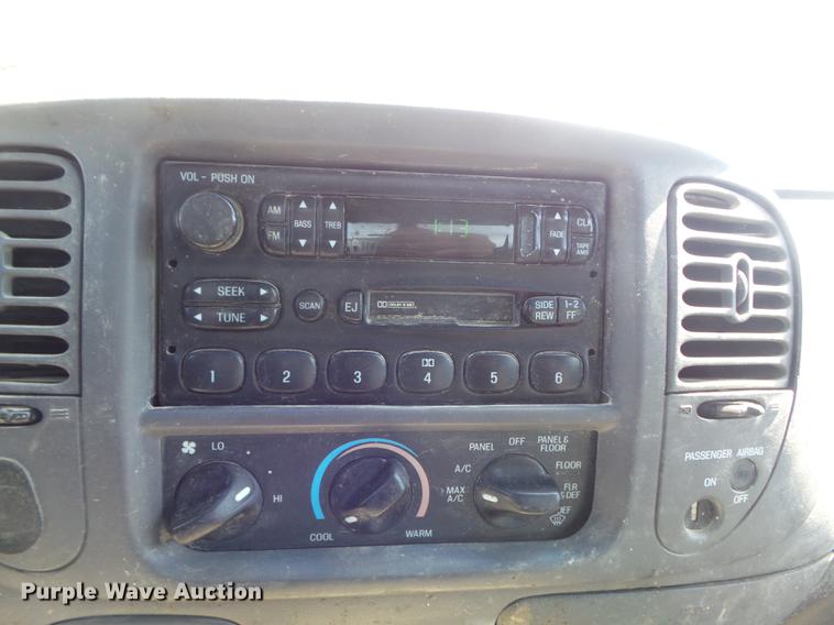 image for item DD7178 2004 Ford F150 XL SuperCab pickup truck