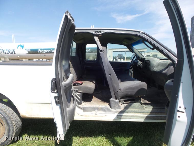 image for item DD7178 2004 Ford F150 XL SuperCab pickup truck