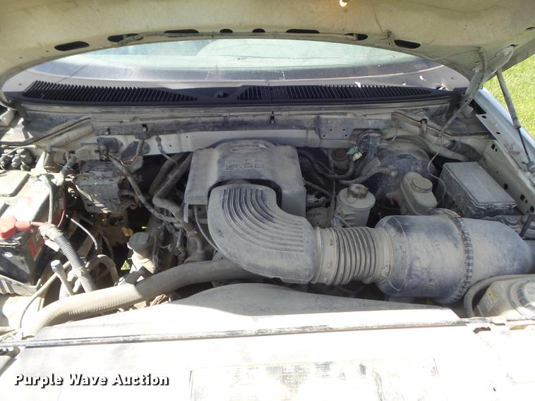 image for item DD7178 2004 Ford F150 XL SuperCab pickup truck