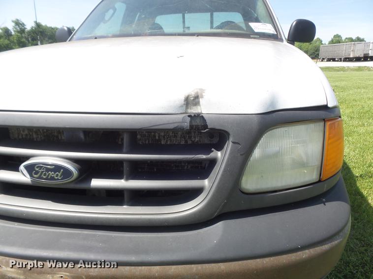 image for item DD7178 2004 Ford F150 XL SuperCab pickup truck