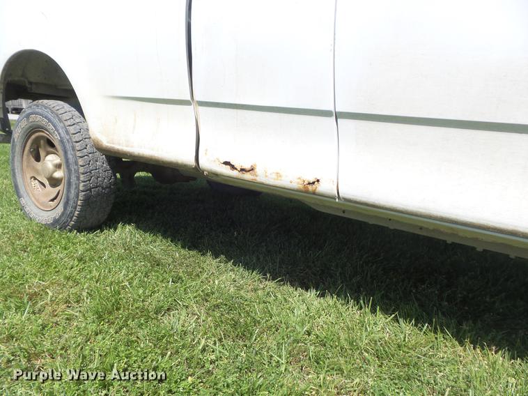 image for item DD7178 2004 Ford F150 XL SuperCab pickup truck