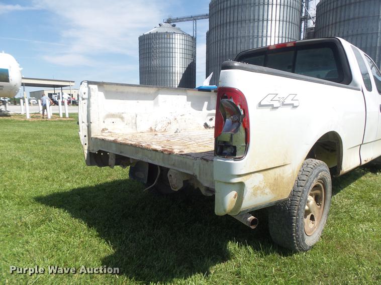 image for item DD7178 2004 Ford F150 XL SuperCab pickup truck