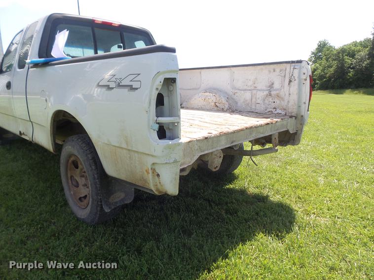 image for item DD7178 2004 Ford F150 XL SuperCab pickup truck