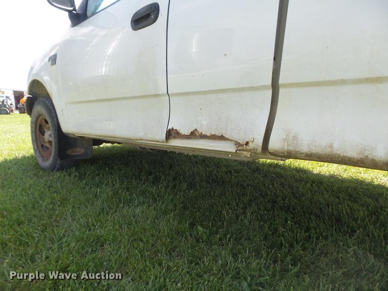 image for item DD7178 2004 Ford F150 XL SuperCab pickup truck