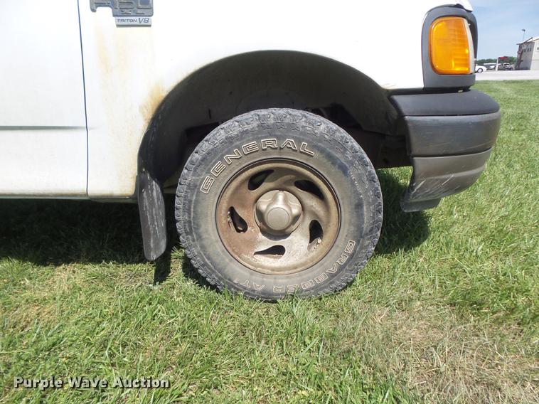 image for item DD7178 2004 Ford F150 XL SuperCab pickup truck