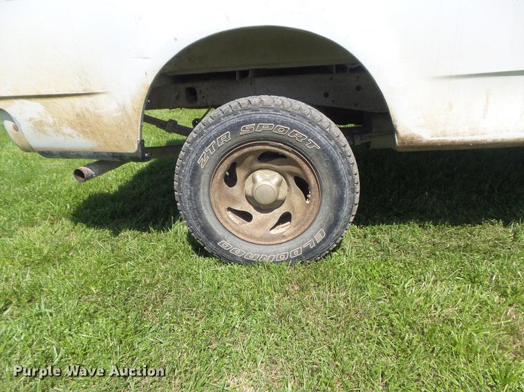 image for item DD7178 2004 Ford F150 XL SuperCab pickup truck