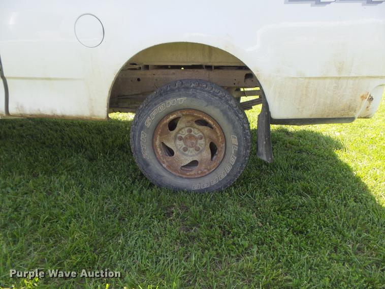 image for item DD7178 2004 Ford F150 XL SuperCab pickup truck