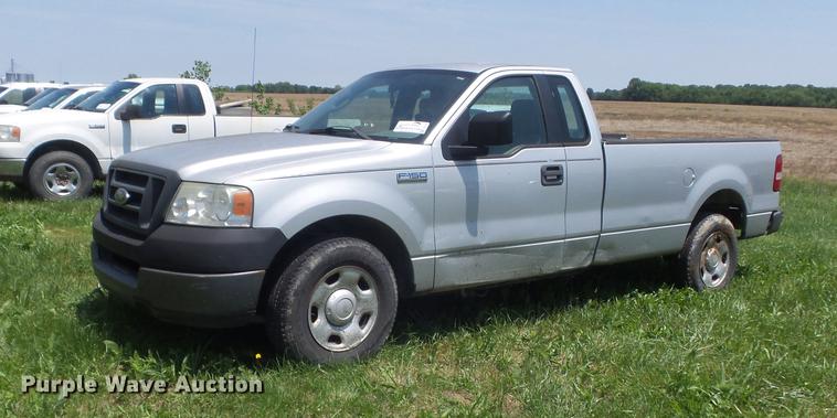 image for item DD7181 2005 Ford F150 XL pickup truck