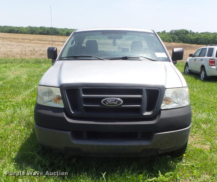 image for item DD7181 2005 Ford F150 XL pickup truck