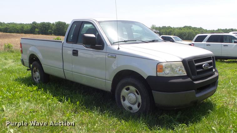 image for item DD7181 2005 Ford F150 XL pickup truck